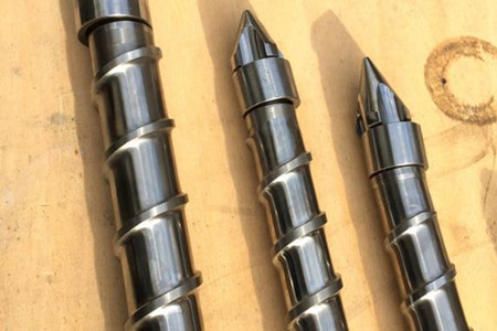 注塑機螺桿上的粘料如何去除？小編來支招！